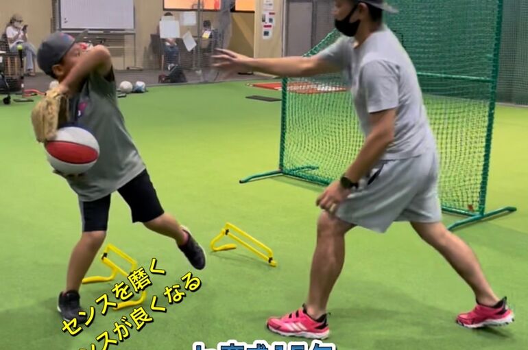 安定したコントロールと伸びる球に　バスケットボール使用